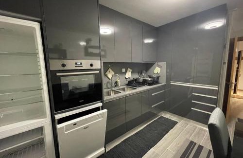 Palhais House | Quarto com wc privado, cozinha e sala