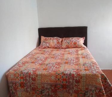 Mongagua House | Quarto e Cozinha em Mongaguá