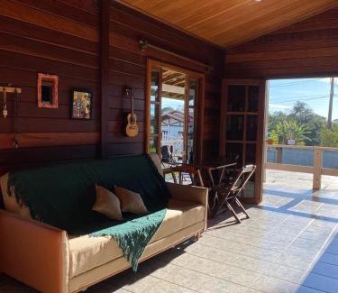 Sao Roque House | QUARTO Primavera em Casa de Madeira no Alto da Serra - PetFriendly