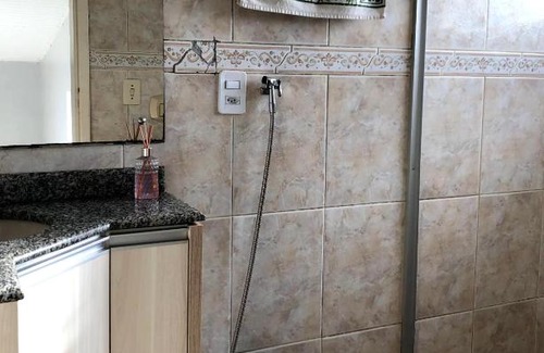 Vila Yolanda House | Quarto Privado em residência no Coração de Foz - casa e banheiro compartilhado