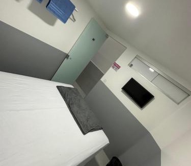 Caruaru Hotel | Quarto privativo com banheiro compartilhado em Pousada recém construída,a 500mts do pátio do forró