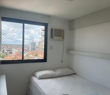 Lagoa Nova House | Quarto privativo em ambiente compartilhado