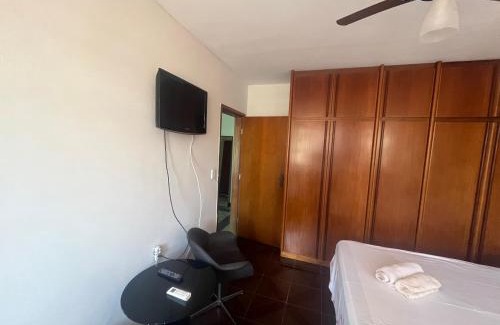 Goiania House | Quartos Quintal Bueno! Com ar, tv e internet no melhor bairro de Goiânia! Perto do Goiânia Shopping, Parque Areião Hospital Premium Mater Dei OVG Vaca Brava Marista Campo do Goiás!