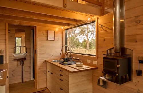 Yandoit Cabin | Quartz Valley Charming Cozy Tiny House - Reconnect with Nature and Each Other