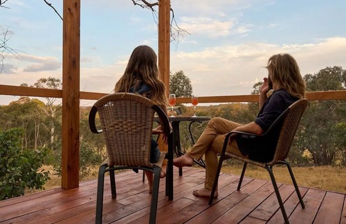 Yandoit Cabin | Quartz Valley Charming Cozy Tiny House - Reconnect with Nature and Each Other