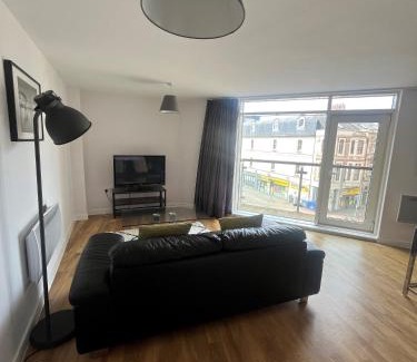 Butetown Apartment | Quayside Apartments by Urban Space