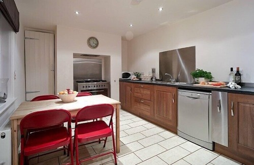 Sandsend Cottage | QUAYSIDE, pet friendly, with open fire in Sandsend