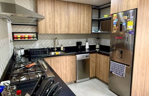 Buenos Aires Condo | Que Chimba de Parche: 1 block to Metro & Zona Viva