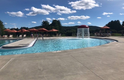 West Hartford Condo | Quechee Condo - Affordable Vacation Resort ~Ski/Golf/Tennis/Lake/Pool/Gym
