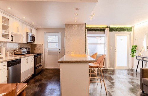 Flamingo/Lummus Apartment | Queen 1bd+balcony 5 min from Ocean Dr FREE PARKING