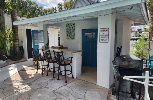 East Naples Villa | Queen 2nd Floor One Bedroom at Bayshore Inn & Docks