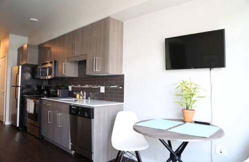 Lower Queen Anne Apartment | Queen Anne Retreat ★ 1 Block from CPA! ★ Free Parking!