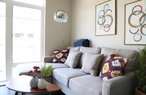 Lower Queen Anne Apartment | Queen Anne Retreat - 1 Blk from CPA - Free Parking