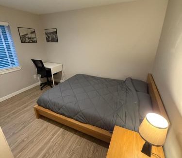 North Queen Anne Apartment | Queen Anne Retreat - 3BR Haven in the heart of Seattle