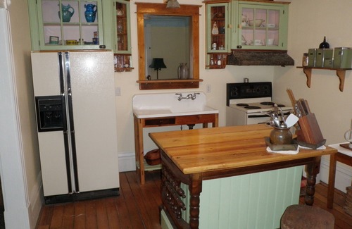Wellington House | Queen Anne Victorian cottage on Main Street in heart of Wellington