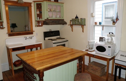Wellington House | Queen Anne Victorian cottage on Main Street in heart of Wellington