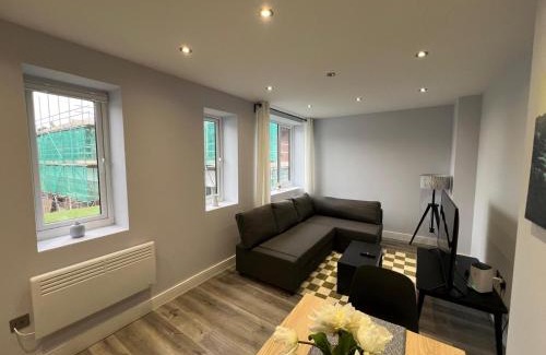 Abingdon Apartment | Queen Apartment - High Spec - En-Suites - 7 Guests