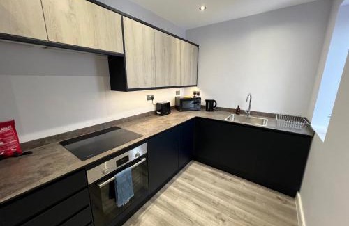 Abingdon Apartment | Queen Apartment - High Spec - En-Suites - 7 Guests
