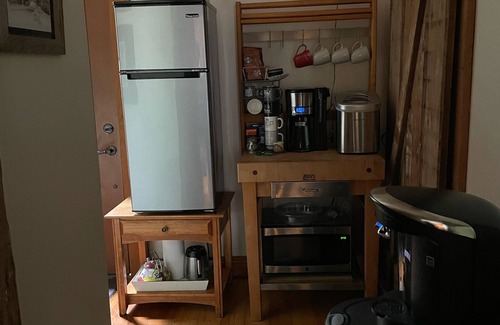 Breaux Bridge Apartment | Queen bdrm, & breakfast. Upstairs den with full-twin bunk option.