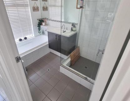Quinns Rocks Apartment | Queen bed apartment- No sharing, your very own space