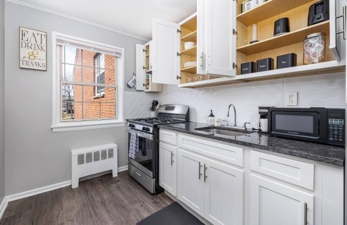 West Hartford Apartment | Queen Bed Apt in West Hartford