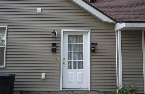 Newtonville Apartment | Queen Bed Beautiful Sunset w River view Fast WiFi