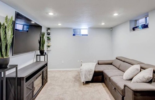 Sugar House House | Queen Bed, Hot tub & Patio!