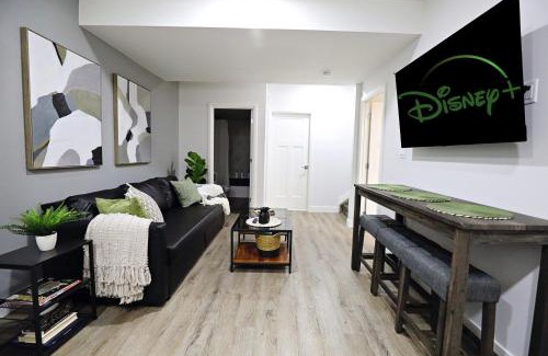Southwest Edmonton House | Queen Bed,Near Airport,Kids Playground,Disney+