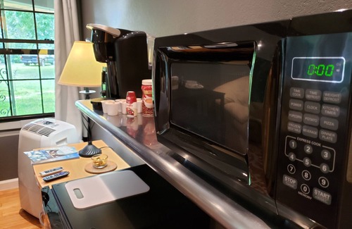 Ingram Hills Apartment | Queen Bed Private Medical Center Area Pets welcome very comfortable bed