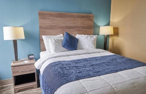 Fairhaven Hotel | Queen Bed Standard View