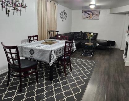 Rexdale Bed & Breakfast | Queen bedroom