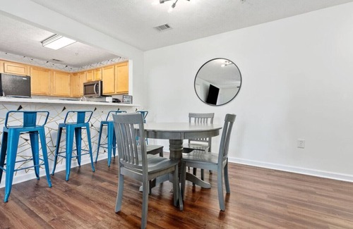 Auburn Apartment | Queen Bedroom inside a 4 BR Condo/New AU Oasis