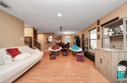 Barker House | Queen BR.Projector, Hi-Speed Wi-Fi, Patio