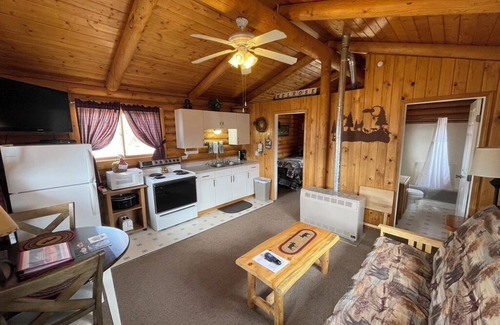 Melrose Cabin | Queen Cabin #10 - Montana Mountain Views
