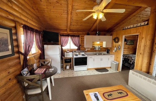 Melrose Cabin | Queen Cabin #9 - Montana Mountain Views