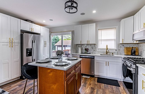 Plainfield House | Queen City BNB Sleeps 13