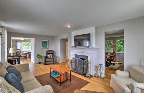 East Walnut HIlls House | Queen City Home with Ohio River View - 3 Mi to Dtwn!