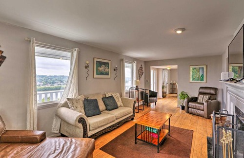 East Walnut HIlls House | Queen City Home with Ohio River View - 3 Mi to Dtwn!