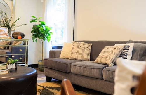 Church Street House | Queen Cozy Room at Hapeville