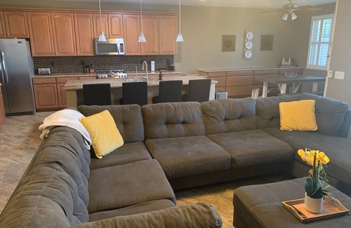 San Tan Heights House | Queen Creek Oasis - 4bed, 3bath w/Heated POOL :-),