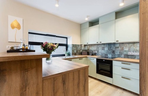 Zwierzyniec Apartment | Queen Deluxe Suite - Stylish comfort & space for a relaxed start