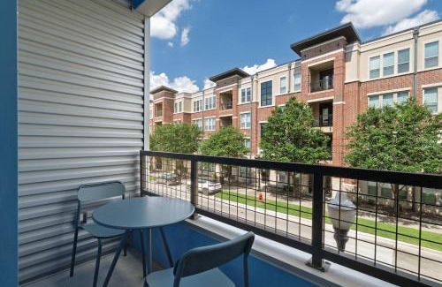 Fort Worth House | Queen Downtown Views Riverfront Stay Free Parking