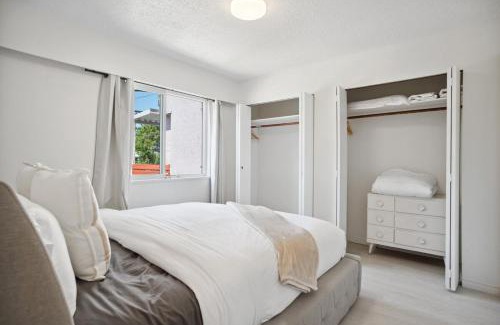 Riley Park Apartment | Queen Elizabeth Garden Stay with Parking and King Bed for 6