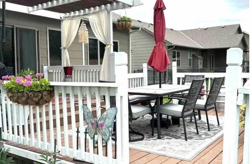 Derby Apartment | Queen Guest Bed