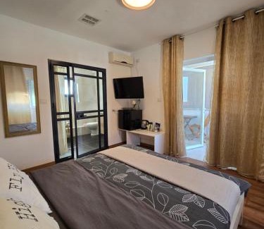 Kiryat Ata Apartment | Queen Indulgent suites for couples