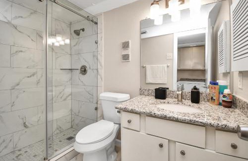 South Main Bed & Breakfast | Queen Oasis Balcony Retreat Near NRG Stadium