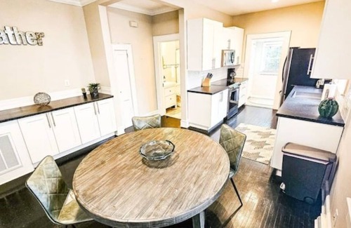Chantilly Apartment | Queen of Chantilly