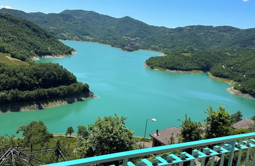 Rocca Sinibalda Apartment | Queen of lake (Lake Turano)
