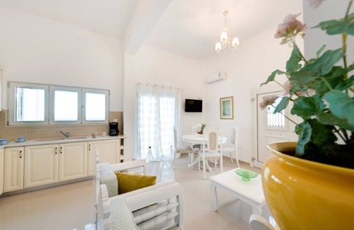 Karterados House | Queen of Santorini