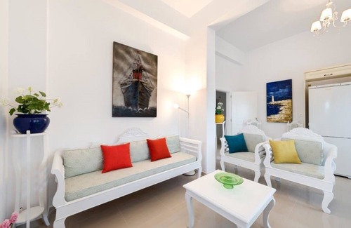 Karterados House | Queen of Santorini